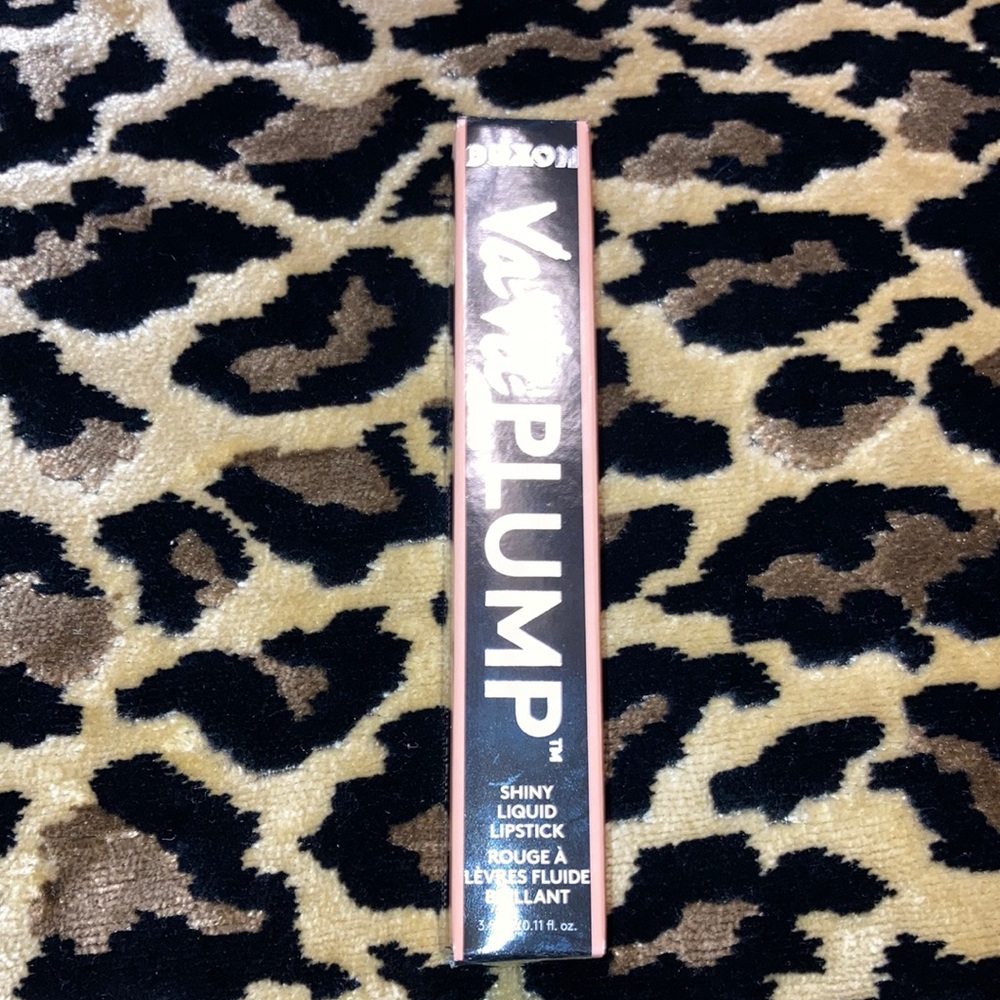 NWT  Buxom Va Va Plump Shiny liquid lipstick Honey Do